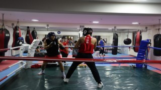 Kartepede çocuklar kışı sporla geçiriyor