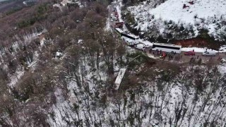 Kartepenin zirvesinden inerken otobüs şarampole uçtu: 22 yaralı