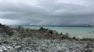 Kastamonuda deniz etkili kar yağışı ilginç görüntü oluşturdu