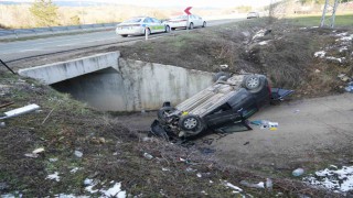 Kastamonuda hafif ticari araç şarampole uçtu: 1 ölü