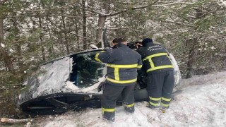 Kastamonuda otomobil şarampole yuvarlandı: 2 yaralı