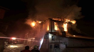 Kastamonuda üç katlı tarihi konak yangında küle döndü
