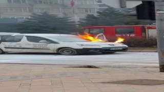 Kavşakta alevli anlar, trafik kilitlendi