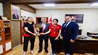 Kaymakam Abay, şampiyonlar ile bir araya geldi