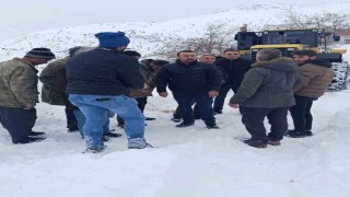 Kaymakam Pelvan, yol açma çalışmalarını inceledi