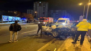 Kaza sonrası alev alan otomobilde can pazarı: 2si ağır 3 yaralı