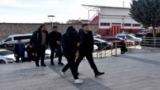 Kendini polis olarak tanıtıp dolandırıcılık yapan 6 şüpheli tutuklandı