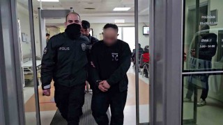 Kendisini yakalayan bekçinin parmağını ısırdı Ben bir şey yapmadım dedi