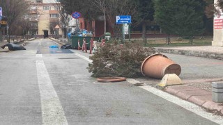 Kentte oluşan fırtına yağmurla beraber şiddetini arttırdı
