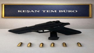 Keşanda hastaneye giden şüphelinin üzerinden ruhsatsız tabanca ele geçirildi