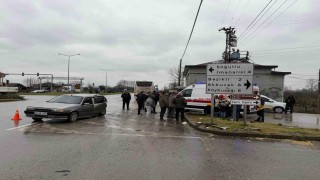 Kırmızı ışıkta duramayan otobüs otomobile çarptı: 4 yaralı