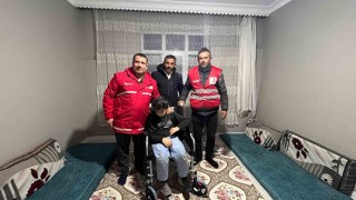 Kızılaydan engelli bireylere tekerlekli sandalye desteği