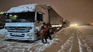 Kızılaydan Tendürek Geçidinde sürücülere sıcak destek