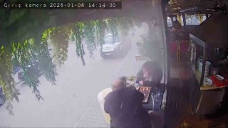 Klima borusu bomba gibi patladı: Müşteriler sokağa kaçtı