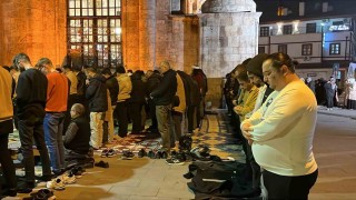 Konyada Miraç Kandilinde vatandaşlar camilere akın etti