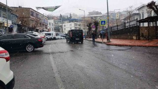 Kulpta yağmur yerini kar yağışına bıraktı