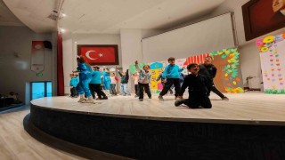 Kütahyada Zamanda Aile Yolculuğu adlı çocuk tiyatrosu son kez sahnelendi