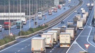 Kuzey Marmara Otoyolunda tırların lodosla imtihanı