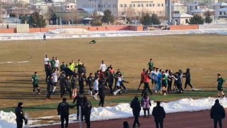 Maç sonu tekme ve yumruklar havada uçuştu