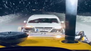 Mahsur kalan araçlar kurtarıldı