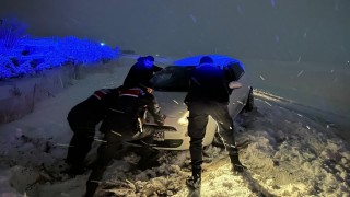 Mahsur kalan vatandaşları jandarma kurtardı