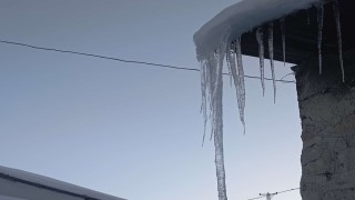 Malatyada buz sarkıtları metreyle ölçüldü
