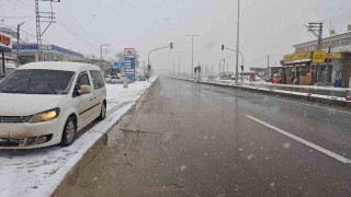 Malatyada Gürün-Pınarbaşı yolu yoğun kar nedeniyle trafiğe kapatıldı