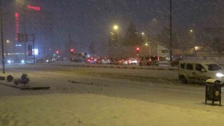 Malatyada kar yağışı ulaşımda aksamalara yol açtı