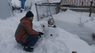 Malatyada kardan soba yapan esnaf çay demledi