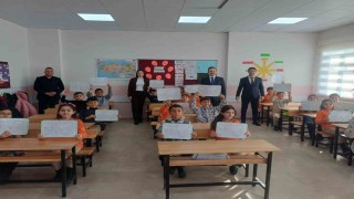 Malazgirtte 10 bin 200 öğrenci karne sevinci yaşadı