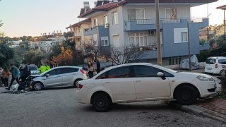 Manavgatta iki otomobil kavşakta çarpıştı: 2 yaralı