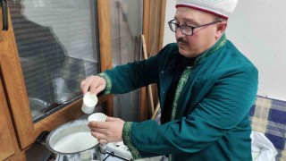 Manisada Miraç Kandilinde 663 yıllık camide 80 kilo süt dağıtıldı