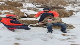 Mardinde kar ve tipi altında mahsur kalan çoban kurtarıldı
