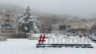 Mardinde kar yağışı etkili oluyor
