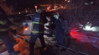 Mardinde otomobil elektrik direğine çarptı: 1 yaralı