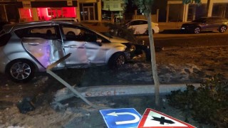 Mardinde refüje çarpan otomobilin sürücüsü yaralandı