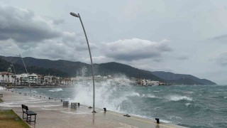 Marmariste fırtına etkisini göstermeye devam ediyor