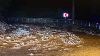 Marmariste sağanak yağış etkili oldu, yollar dereye döndü