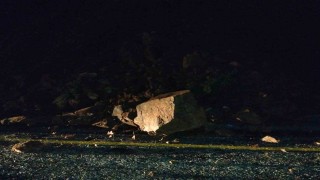 Marmariste toprak kayması nedeniyle yol trafiğe kapatıldı