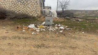 Mazıdağında vatandaşlardan toplanmayan çöplere tepki