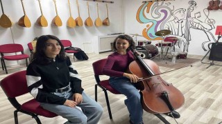 Menteşede gençler sanatla buluşuyor