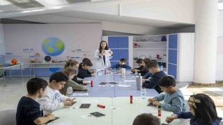 Mersinde çocuklar yarıyıl tatilinde bilimi keşfediyor