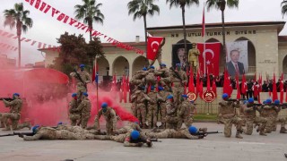 Mersinde coşkulu kurtuluş yıl dönümü: JÖAK helikopter ile ‘üzüm salkımı gösterisi yaptı
