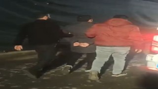 Mersinde trafikte tartışma tutuklama ile bitti: Sopalı alkollü sürücünün ehliyeti alındı, 14 bin TL de ceza kesildi