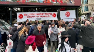MHP Çankayadan Miraç Kandilinde kandil simidi ikramı