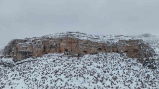 Milyonlarca yıllık vadi beyaza büründü
