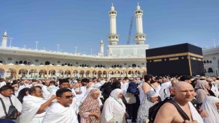 Miraç Kandilinde Kâbede mahşerî kalabalık