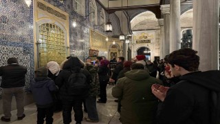 Miraç Kandilinde vatandaşlar Eyüpsultan Camiine akın etti