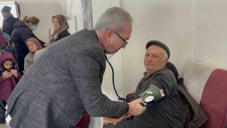 Mobil sağlık timleri, köy köy gezerek sağlık dağıtıyor