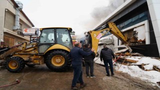 Mobilya fabrikasında yangın: 1 ölü, 1i ağır 7 yaralı